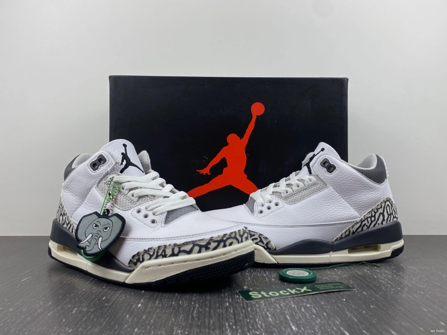 3 N' Jordan Hide DX6665-100 Sneak (GS) - Retro 0101